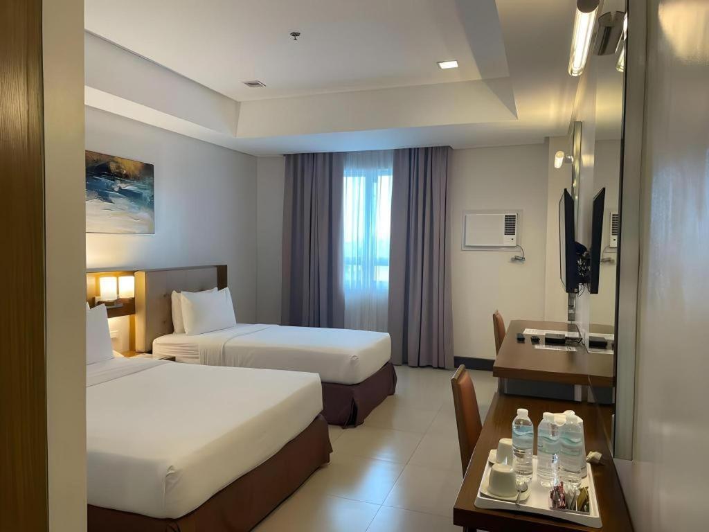 Diversion 21 Hotel Iloilo City Buitenkant foto